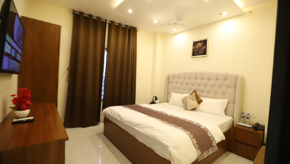 Convenient stay at hotel in Ayodhya near Railway Station
